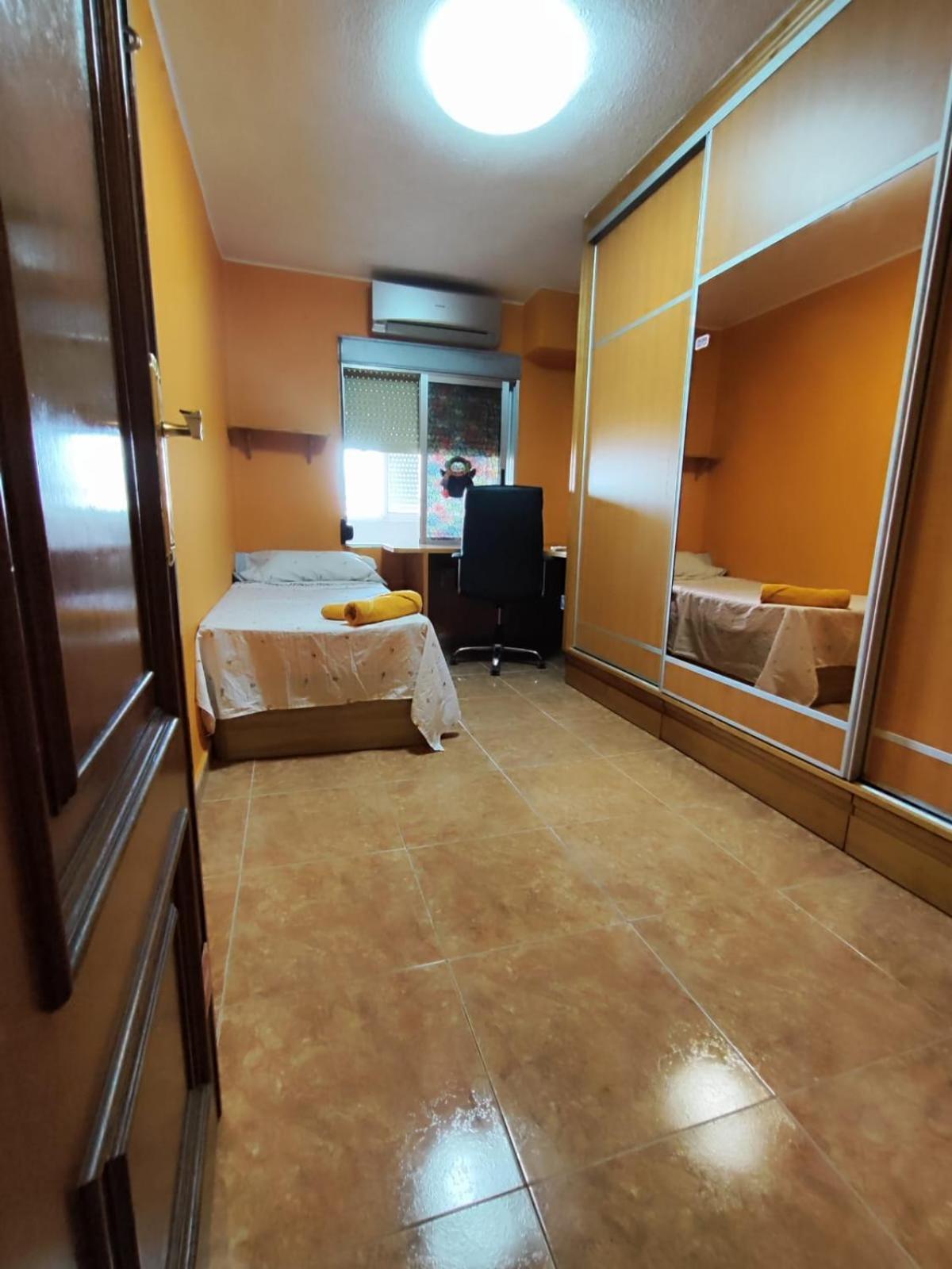Valencia Avenida Del Puerto Private Rooms Extérieur photo